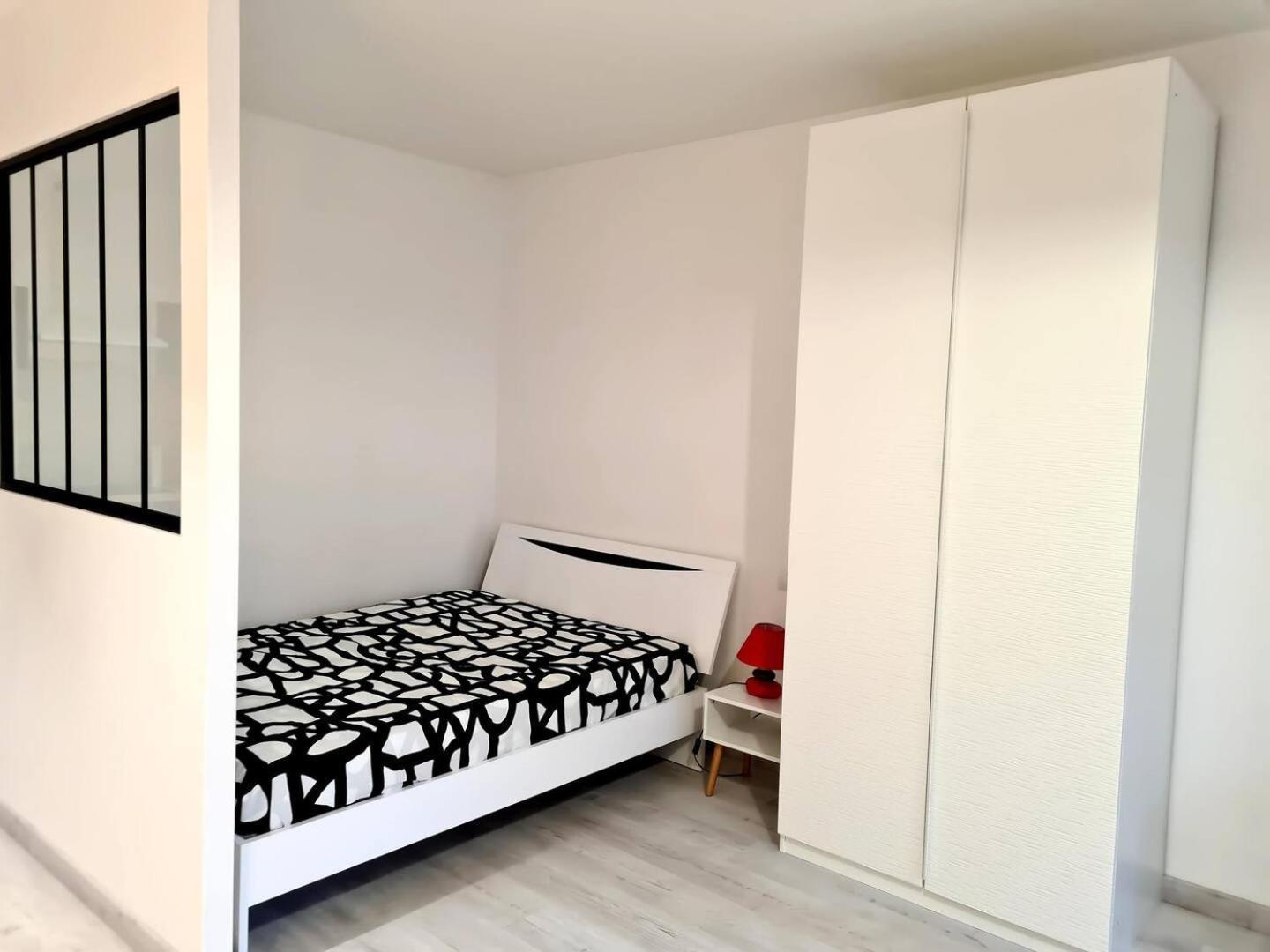 En Centre Apartment *